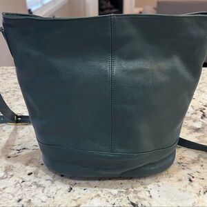 Vintage Lisa Loren Dark Green Crossbody Bucket Bag Purse Handbag Gold Hardware